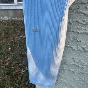 ALO Yoga Ribbed High Waist 7/8
Blissful Leggings - Blue Skies